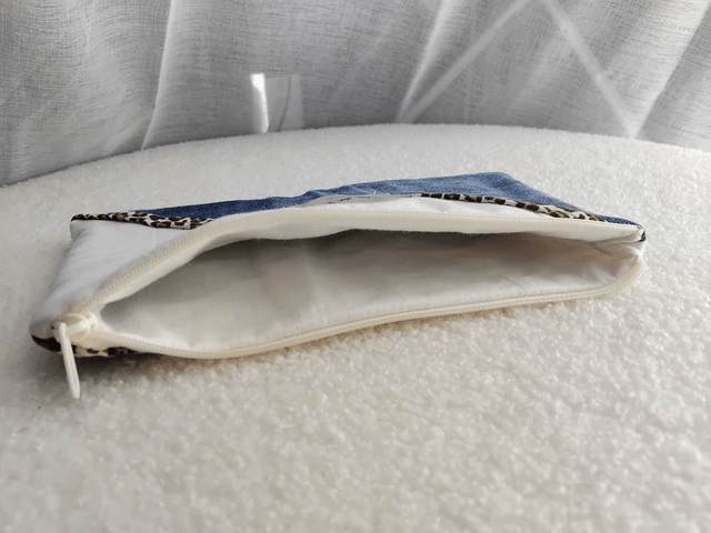 Trousse upcyclée LEO