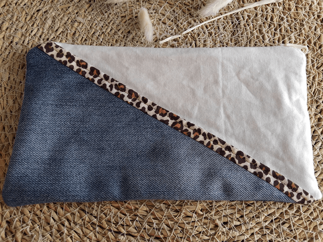 Trousse upcyclée LEO