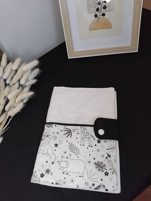 Housse pour carnet de santé SAVANE B&W personnalisable