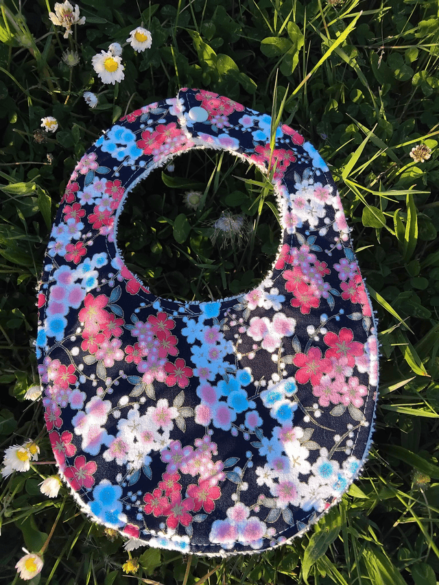 Bavoir bébé FLEURS DE CERISIER